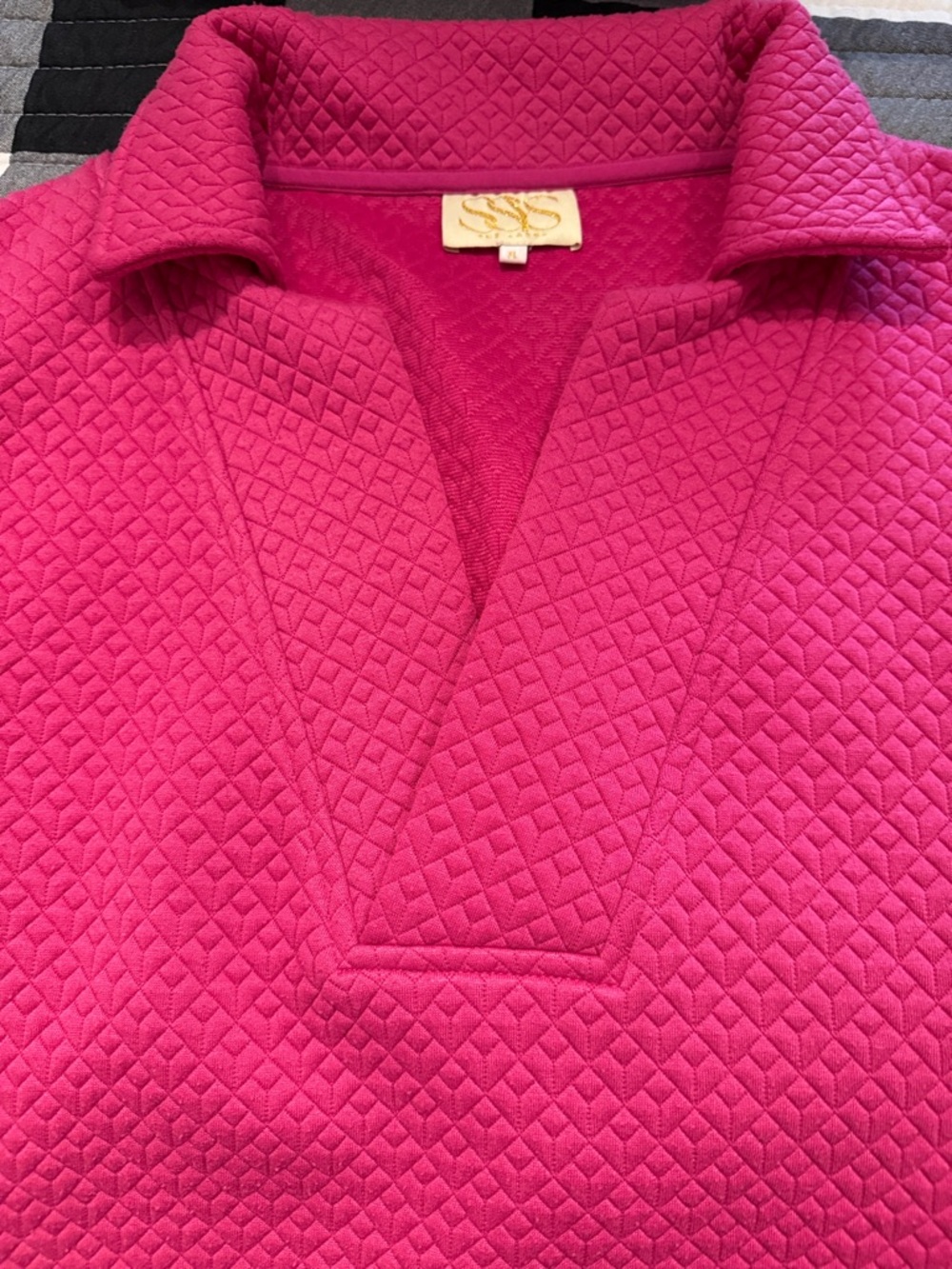 Textured Magenta Short-Sleeve Polo - Picture 4 of 4